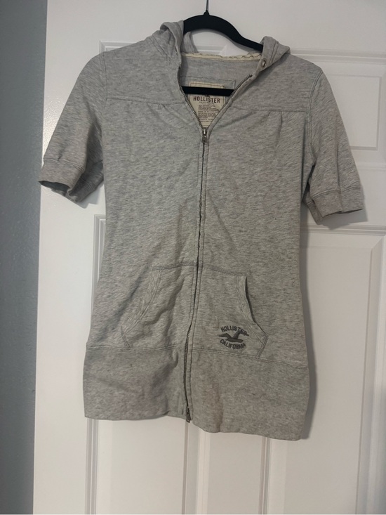 Hollister Tops - Hollister Light Gray Short-Sleeve Zip Hoodie Pajama Top